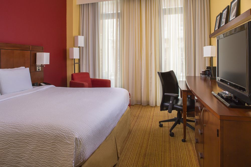 Готель Courtyard By Marriott New Orleans Downtown Near The French Quarter Екстер'єр фото