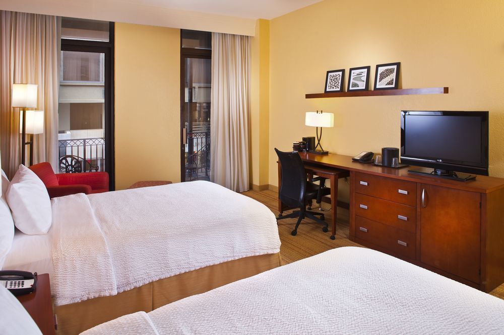 Готель Courtyard By Marriott New Orleans Downtown Near The French Quarter Екстер'єр фото