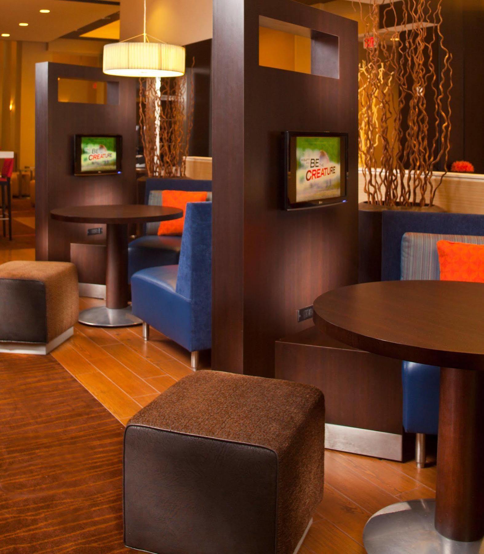 Готель Courtyard By Marriott New Orleans Downtown Near The French Quarter Екстер'єр фото